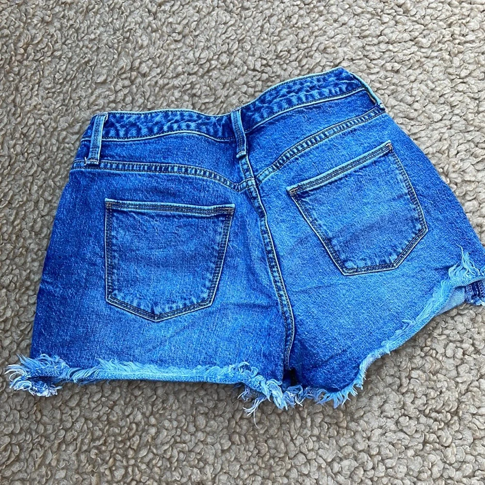 Universal Thread Mid Rise Jean Shorts, Size 2 - Picture 3 of 3